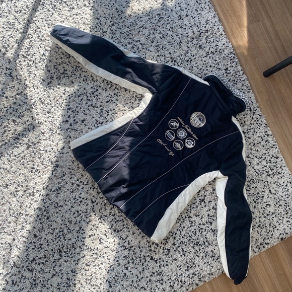 Very flattering winter/ski jacket. Worn previously for Alpine skiing. - Picture 2 of 3